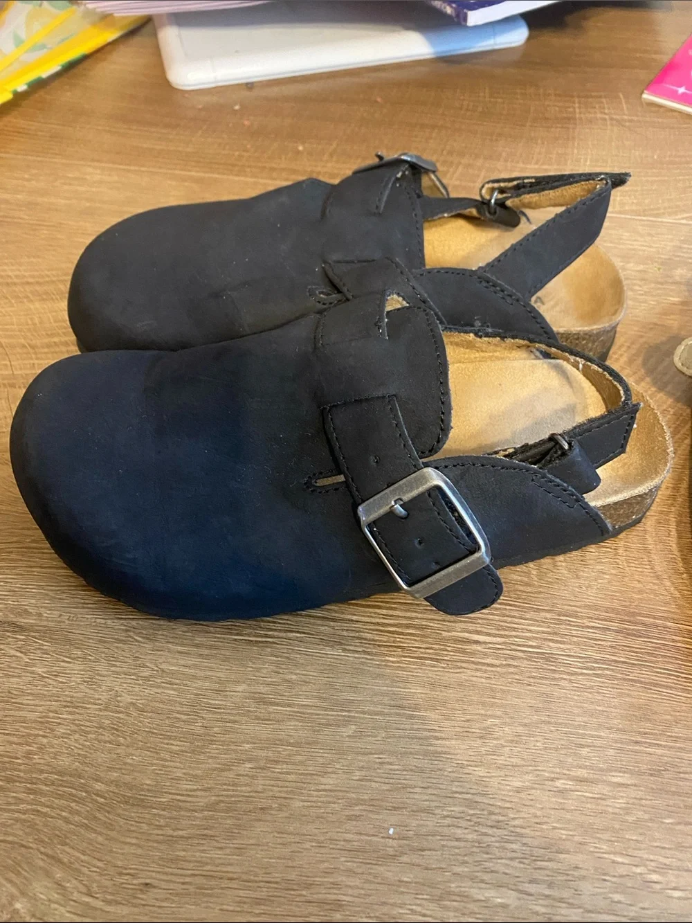 Sonoma Kids Adjustable Strap Clogs in Black and Tan